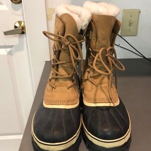 Sorel Caribou Winter Boots, good condition, worn twice